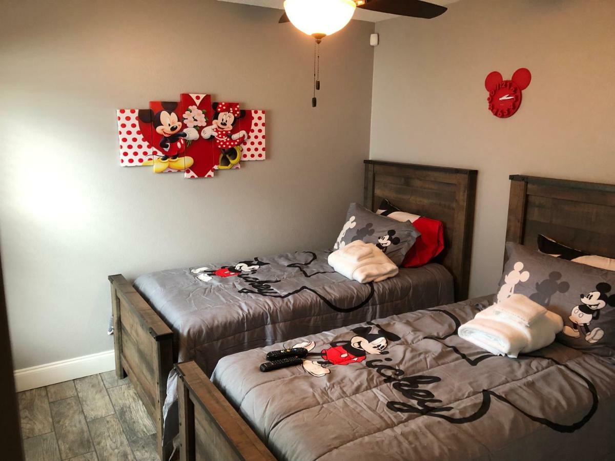 Mickeys Landing - Luxury Family 4br - 2 Master Pool Hot Tub Bbq Game Rm 5min *