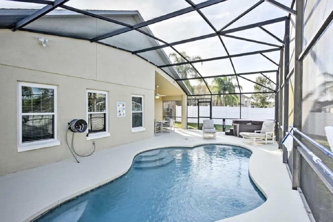 Ferienhaus Mickeys Landing - Luxury Family 4br - 2 Master Pool Hot Tub Bbq Game Rm 5min *
