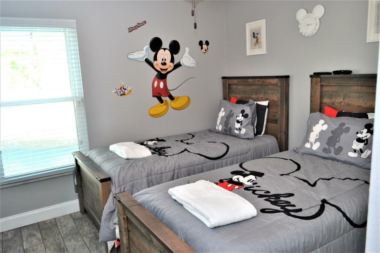 Ferienhaus Mickeys Landing - Luxury Family 4br - 2 Master Pool Hot Tub Bbq Game Rm 5min Orlando
